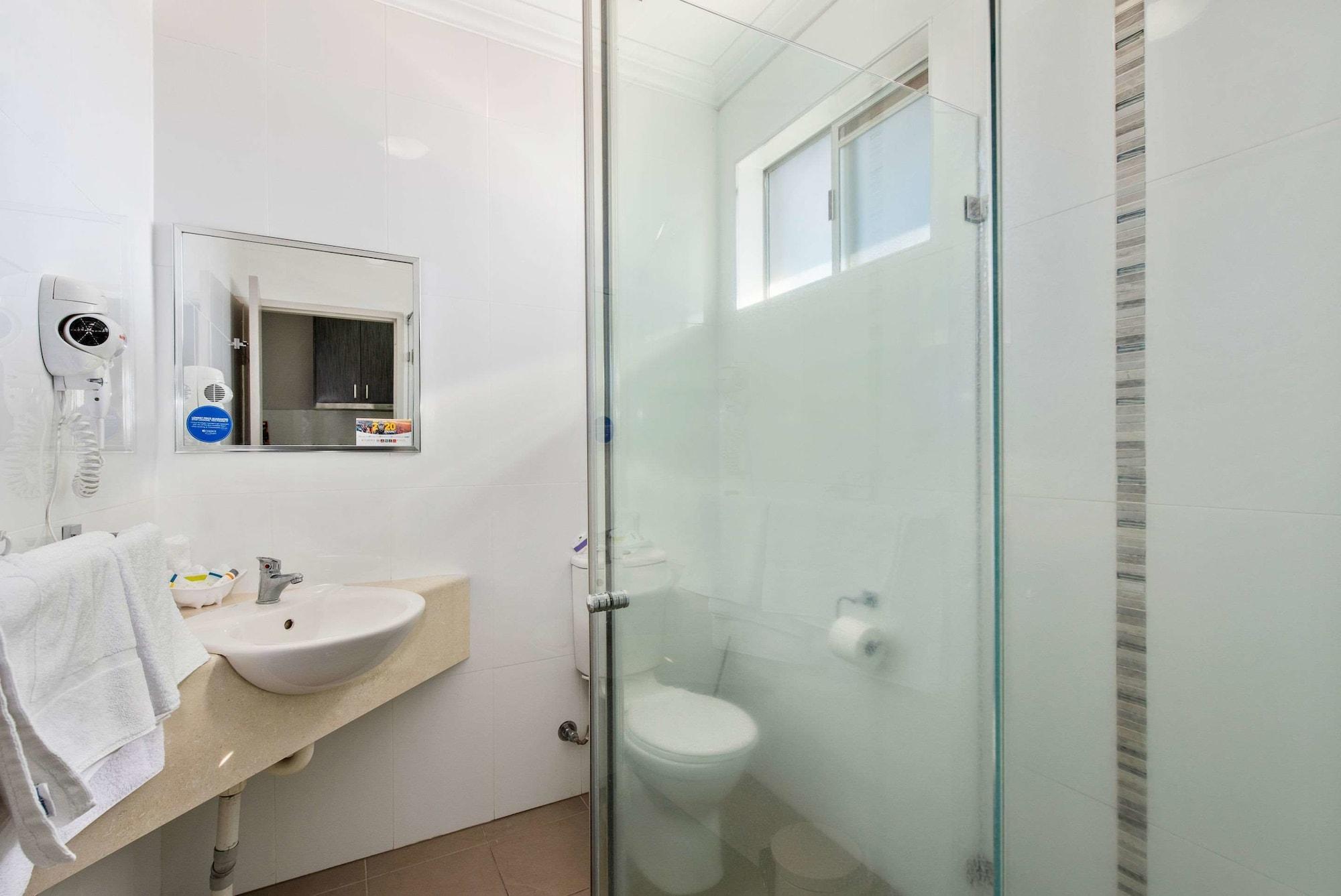 Comfort Inn Мори Экстерьер фото