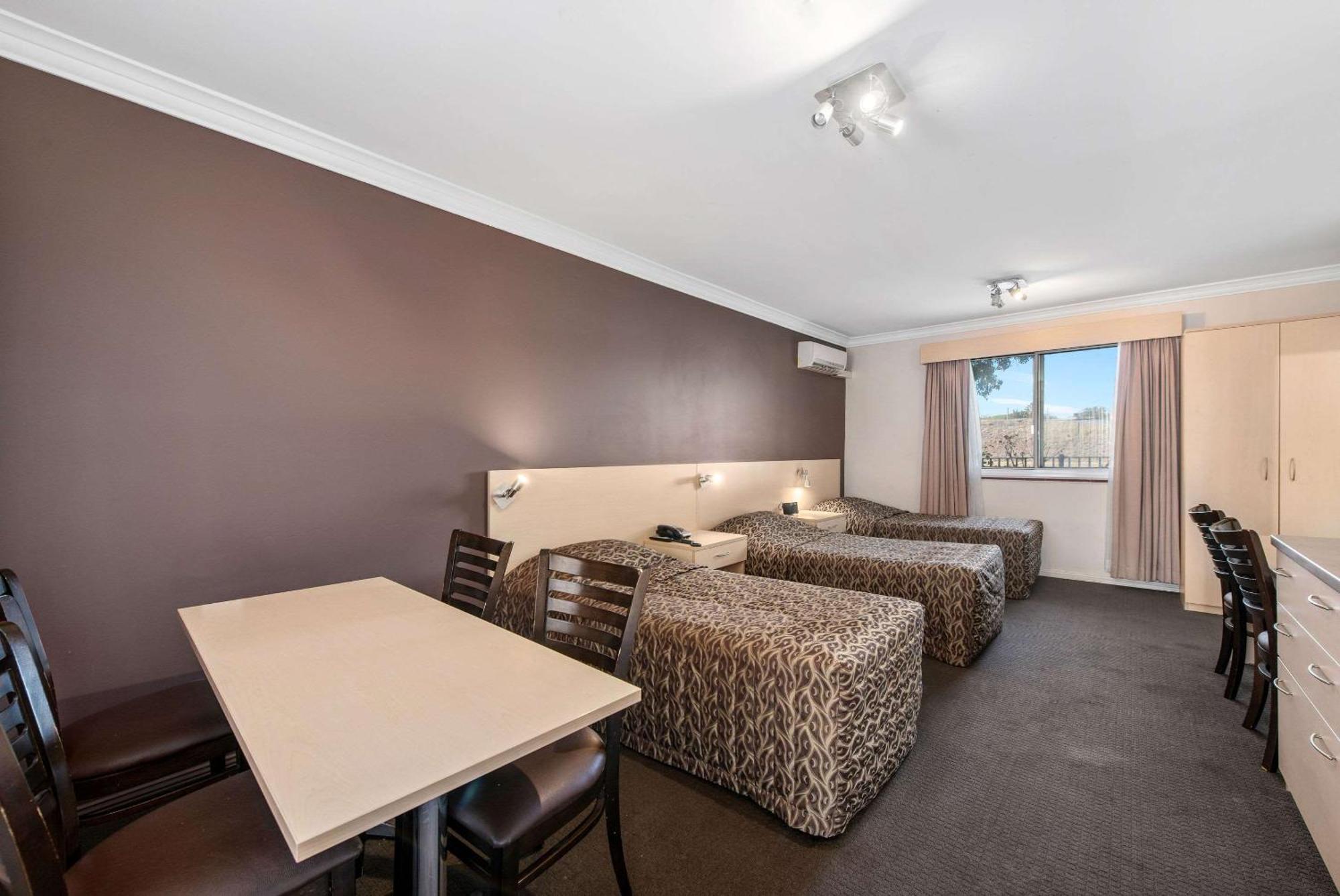 Comfort Inn Мори Экстерьер фото